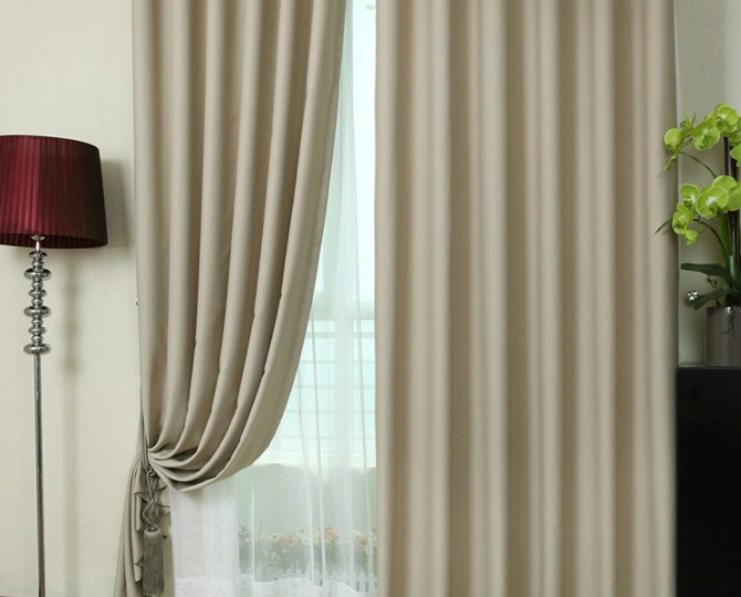 涤纶窗帘有什么特点，涤纶窗帘容易清洗吗？